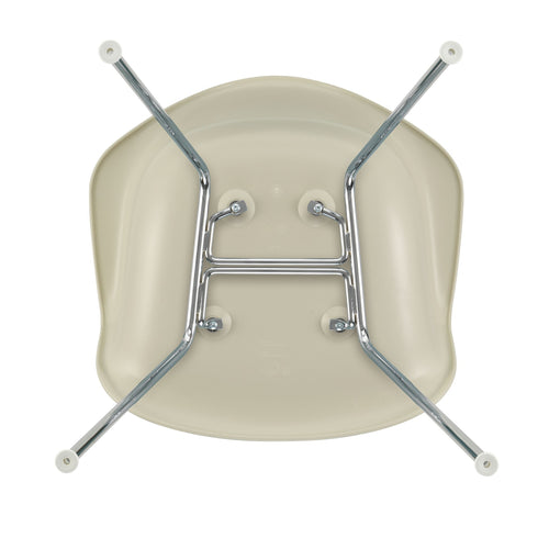 Cadeira de Braços em Plástico Eames DAX / Base Cromada